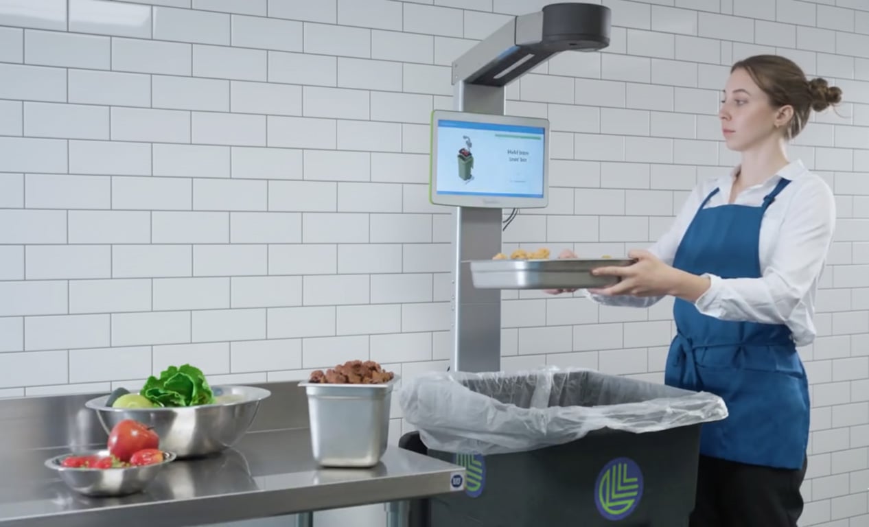 FloorScaleAIscreengrab with background